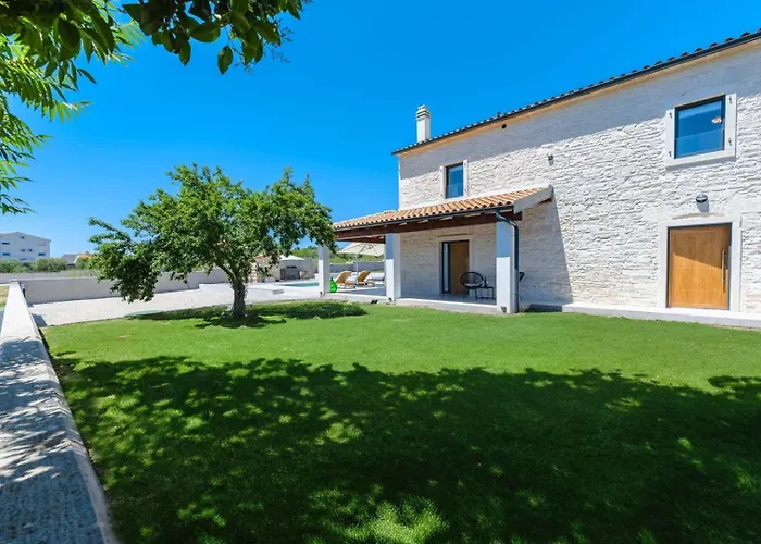 Villa Tonka By Villsy